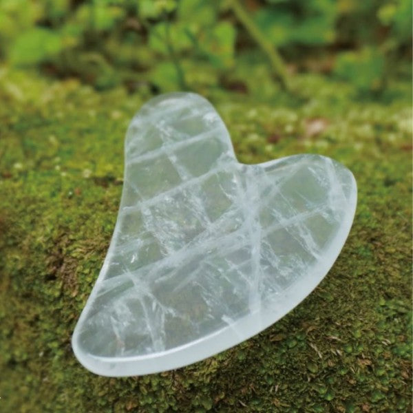 Gua Sha aus Bergkristall + Schutzhülle